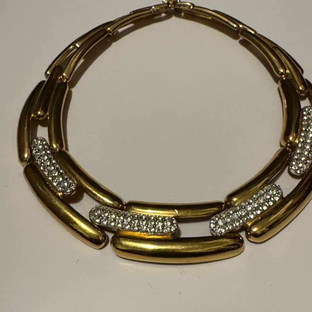Vintage choker, beautiful like new.